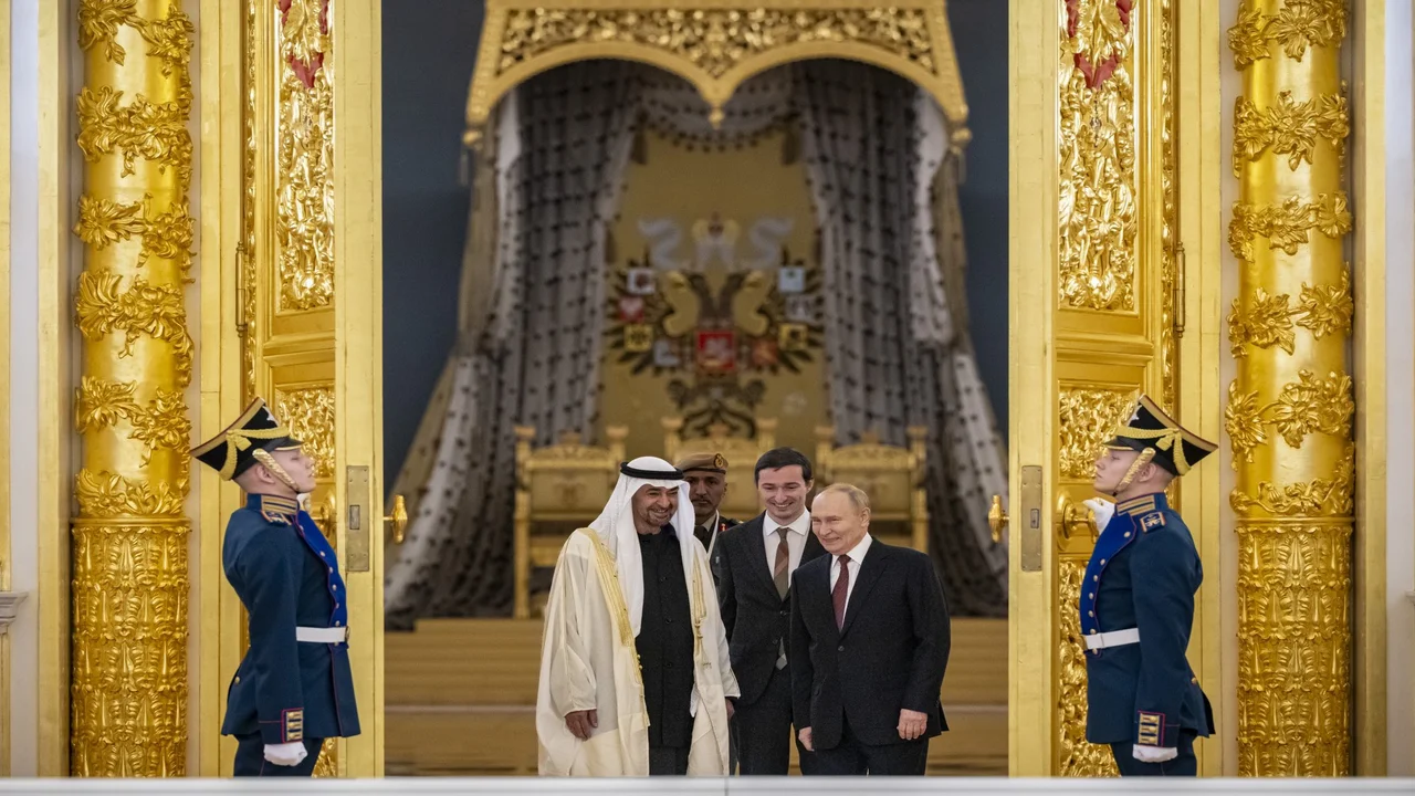 قمة موسكو.. رئيس الدولة يبحث مع بوتين تعزيز الشراكة الإستراتيجية بين البلدين